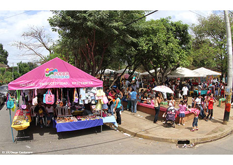 Habitantes de Altagracia disfrutan en Feria de la Economía Familiar