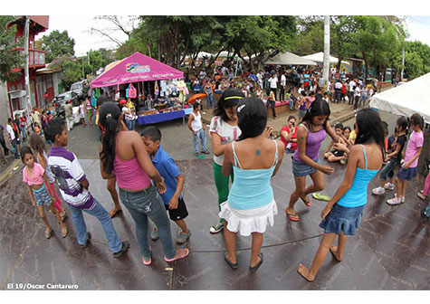 Habitantes de Altagracia disfrutan en Feria de la Economía Familiar
