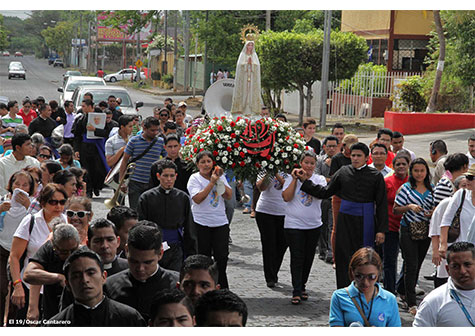 Celebran en Managua alegre procesión en honor a la Virgen de Fátima