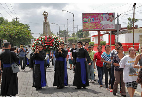 Celebran en Managua alegre procesión en honor a la Virgen de Fátima