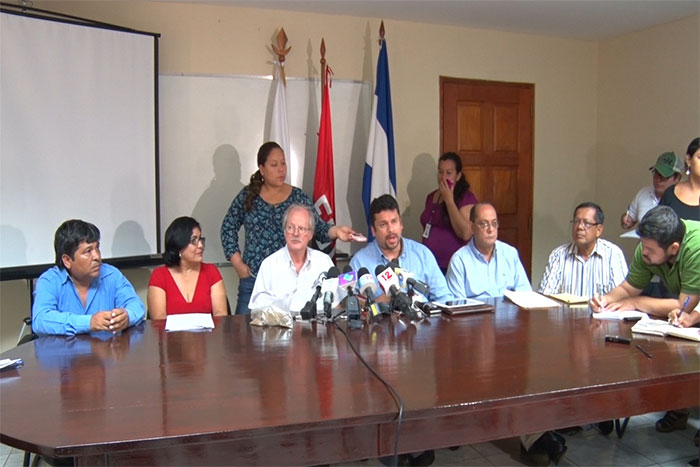 Especialistas presentan muestras tomadas en cráter