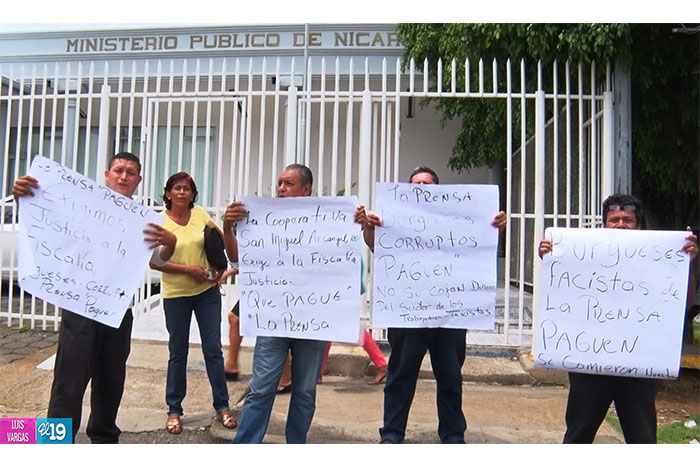 La Prensa pone oídos sordos a demanda de taxistas