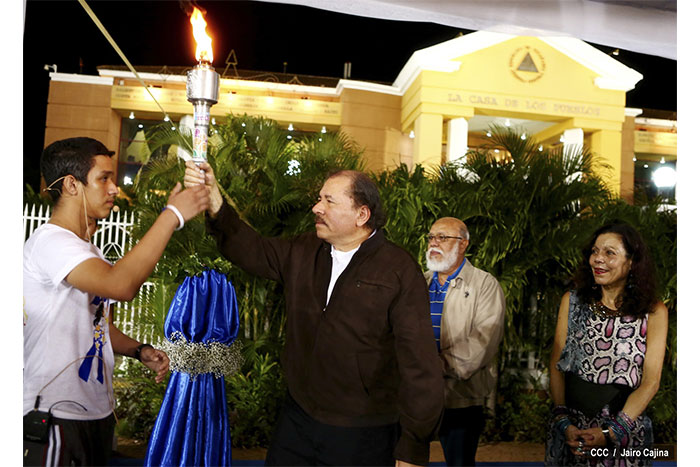 Daniel y Rosario reciben Antorcha de la Libertad y la Unidad Centroamericana