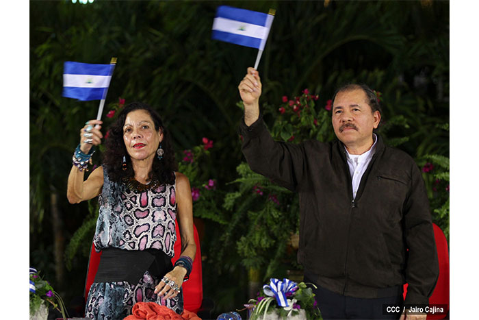Daniel y Rosario reciben Antorcha de la Libertad y la Unidad Centroamericana