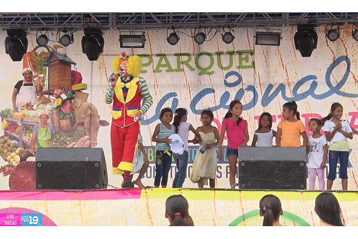 Familias celebran en Parque de Ferias las Fiestas Patrias