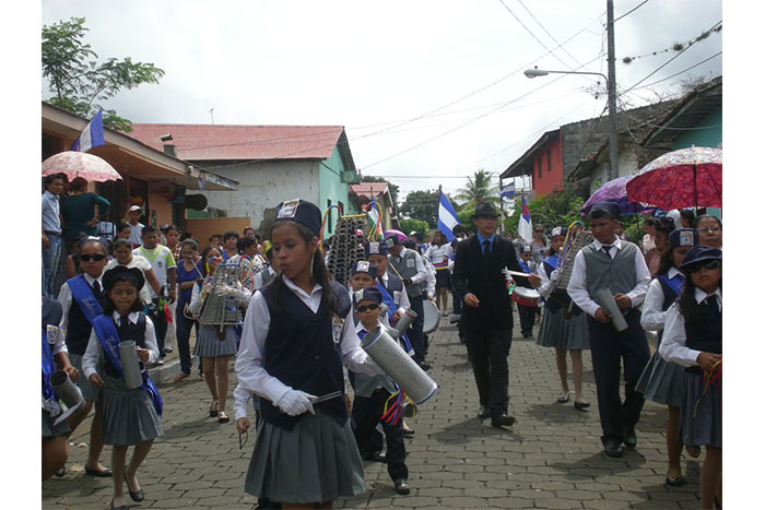 Celebran Desfile Patrio en municipios del país