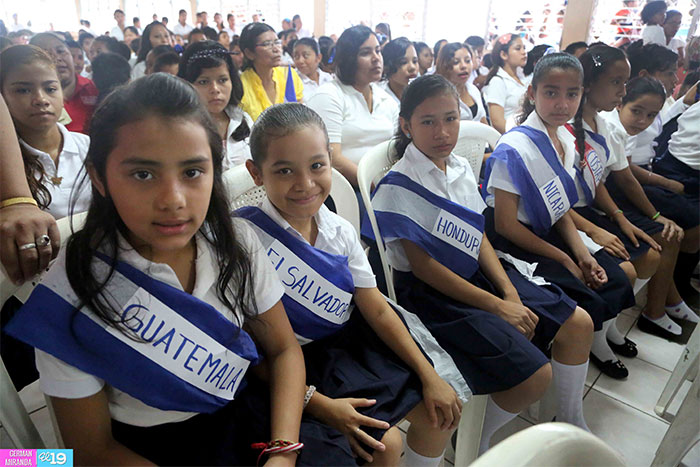 Celebran Independencia de Centroamérica en colegios públicos