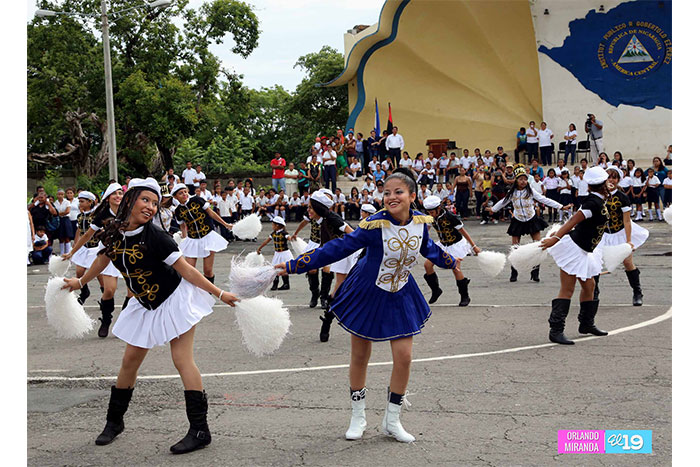 Comunidad estudiantil celebra 193 Aniversario de Independencia