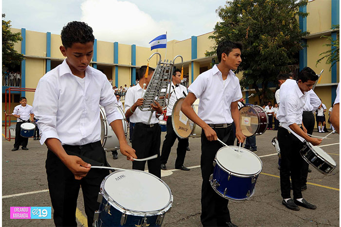 Comunidad estudiantil celebra 193 Aniversario de Independencia