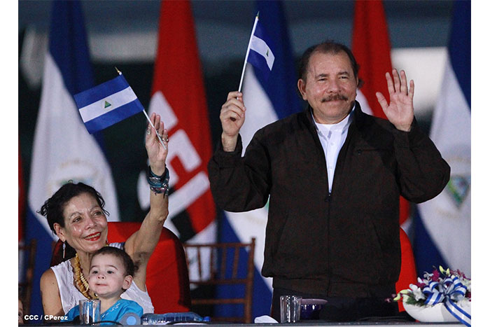 Daniel y Rosario presiden Desfile Patrio Nicaragua Mía 2014