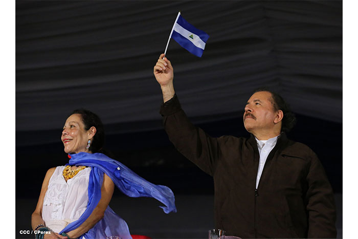 Daniel y Rosario presiden Desfile Patrio Nicaragua Mía 2014