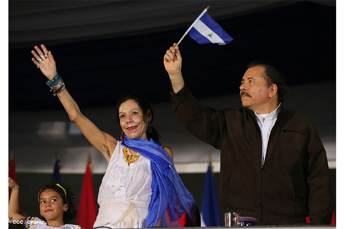 Daniel y Rosario presiden Desfile Patrio Nicaragua Mía 2014