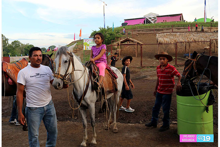 Familias disfrutan de Feria de la Economía Familiar Nicaragua Mía, Nicaragua Nuestra