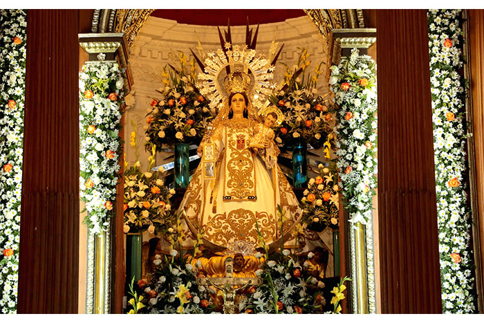 Leoneses festejan a su patrona con alborada y serenata