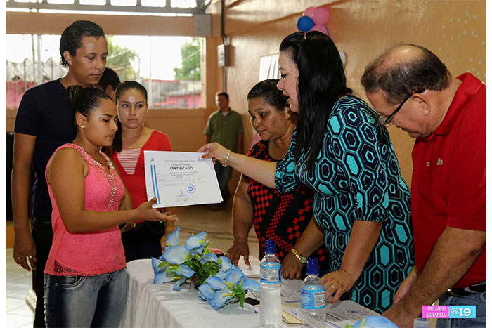 Escuelas de oficios siguen formando a más jóvenes