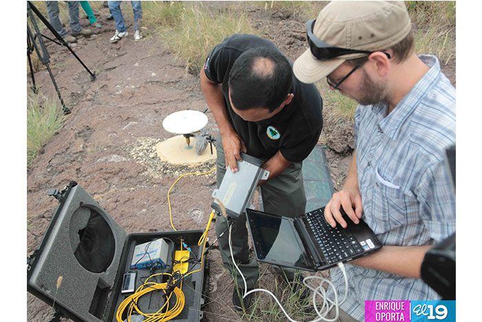 Instalan sistema de monitoreo en laderas del volcán Masaya