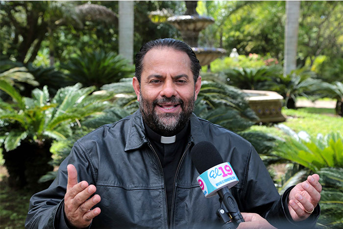 Daniel es amante de la Paz como San Francisco de Asís