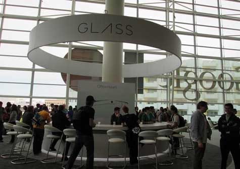 En Google I/O, muchos ya llevan las gafas futuristas Google Glass