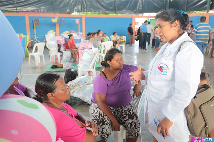 Médicos Sandinistas atienden a familias evacuadas por lluvias 