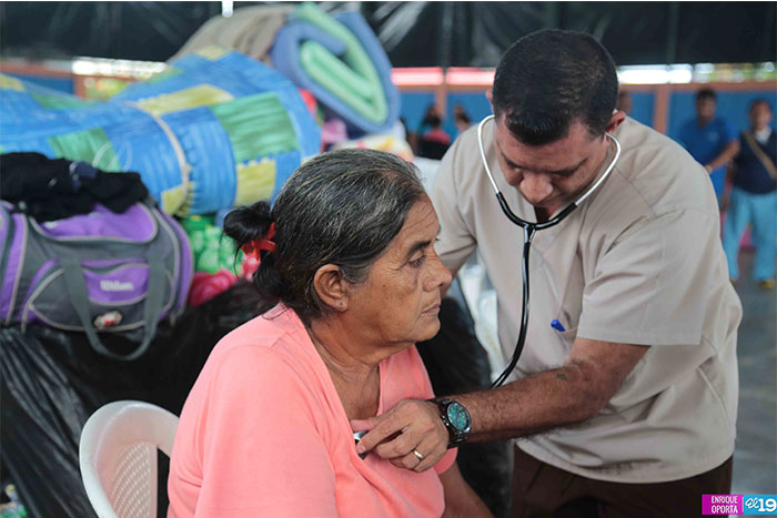 Médicos Sandinistas atienden a familias evacuadas por lluvias 