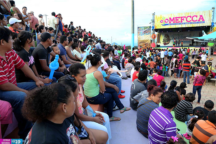Centenares visitan la Feria de Alimentos, Nutrientes y Medicina Natural