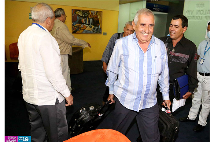 Arriban médicos cubanos especialistas en epidemiología