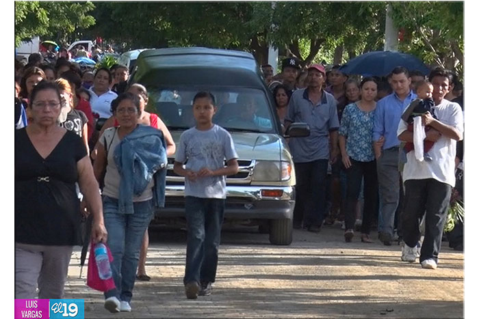 Con mucha tristeza y dolor, amigos y familiares dan último adiós a víctimas de la tragedia del barrio 18 de Mayo