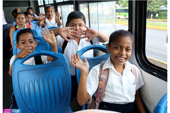 Gobierno garantiza continuación de estudios para niños de albergues  