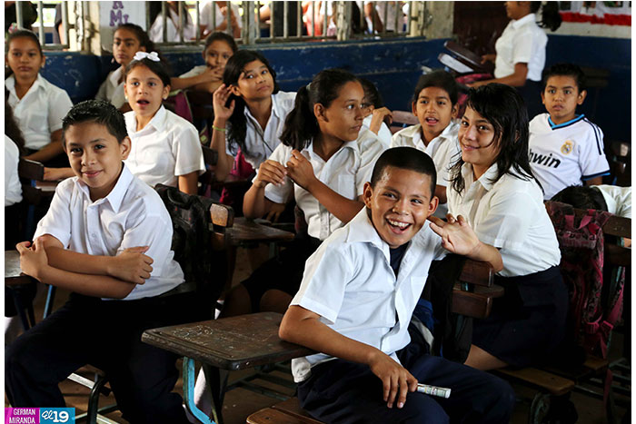 Gobierno garantiza continuación de estudios para niños de albergues  