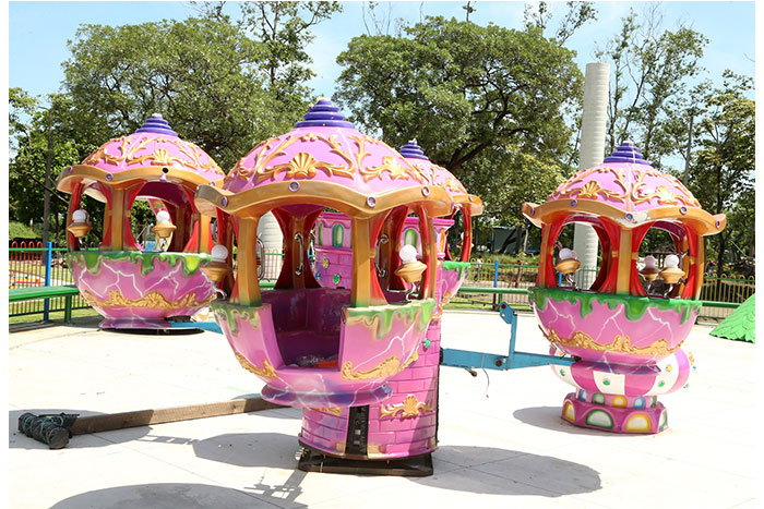 Casi por concluir instalación de nuevos juegos infantiles en parque Luis Alfonso Velázquez