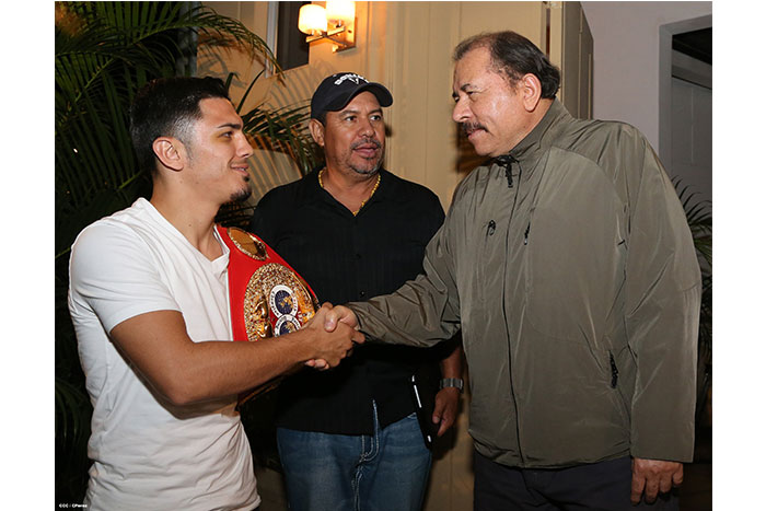 Presidente Daniel se reúne con el Campeón Mundial Randy Caballero
