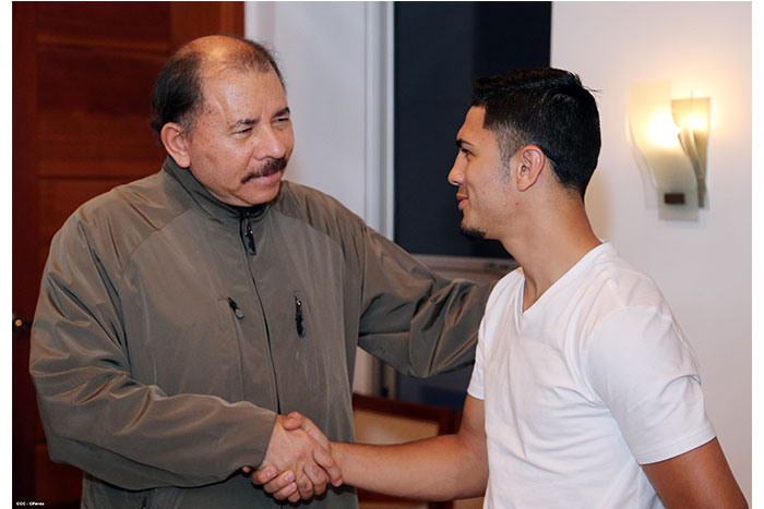 Presidente Daniel se reúne con el Campeón Mundial Randy Caballero