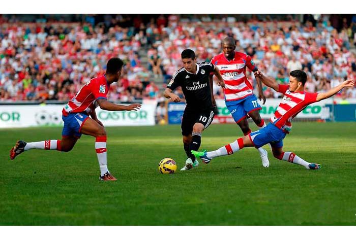 El Madrid golea y se pone líder con dos de James