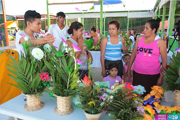 Realizan Feria de las Flores de cara al Día de los Fieles Difuntos