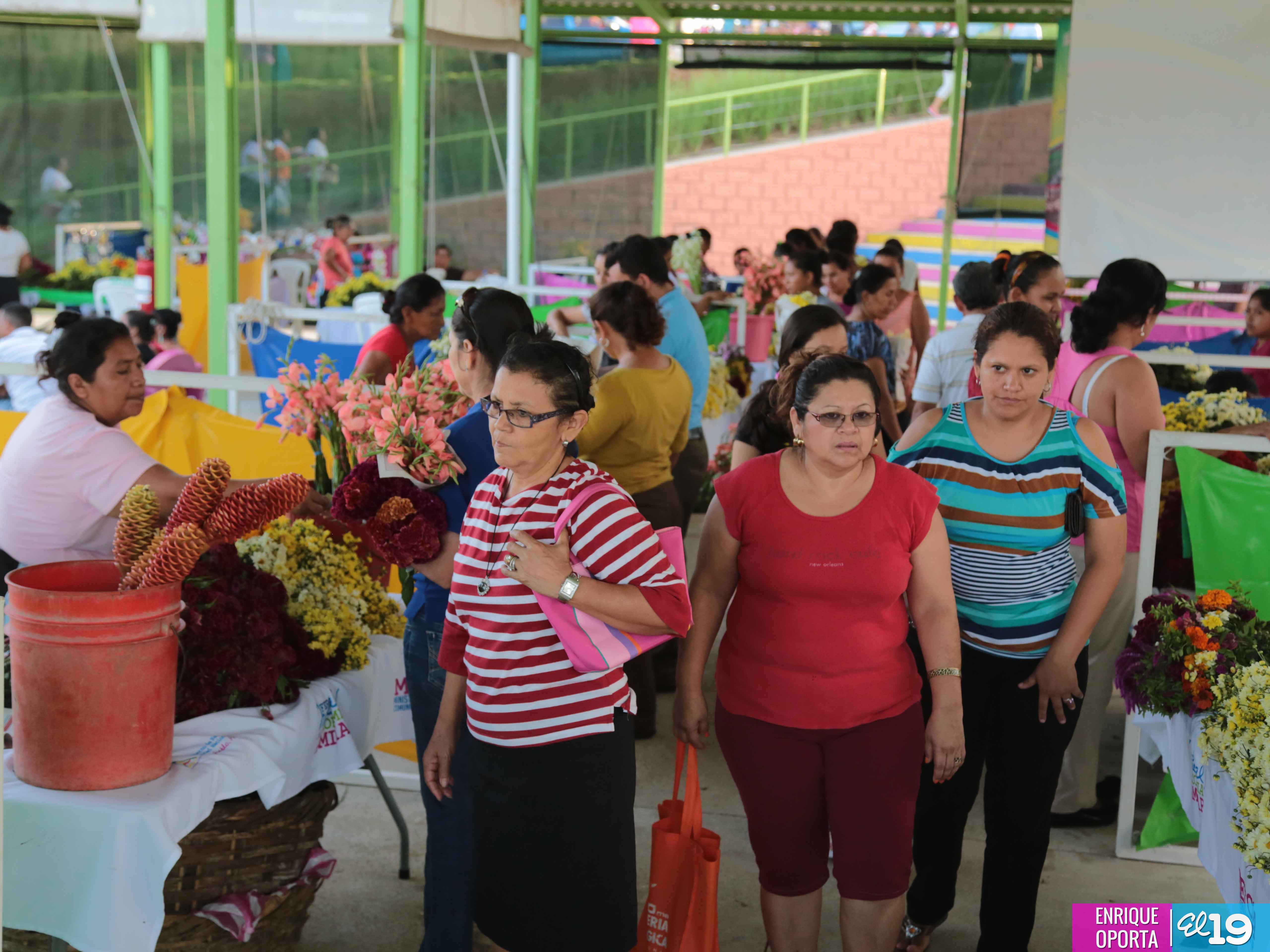 Realizan Feria de las Flores de cara al Día de los Fieles Difuntos