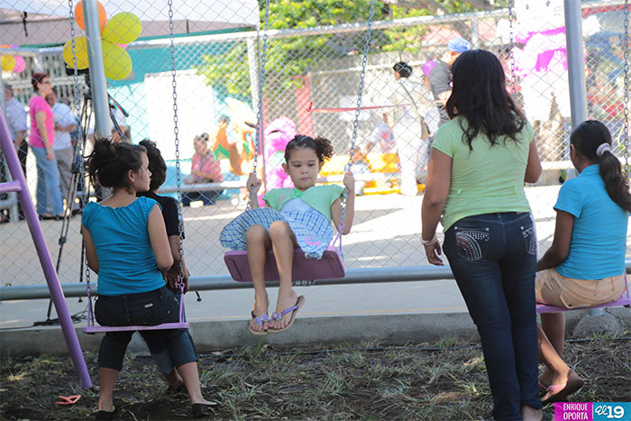 Inauguran reconstrucción de parque en el barrio Nora Astorga