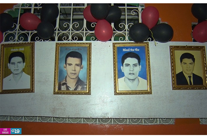 Familias conmemoran a Héroes y Mártires del 4 de noviembre