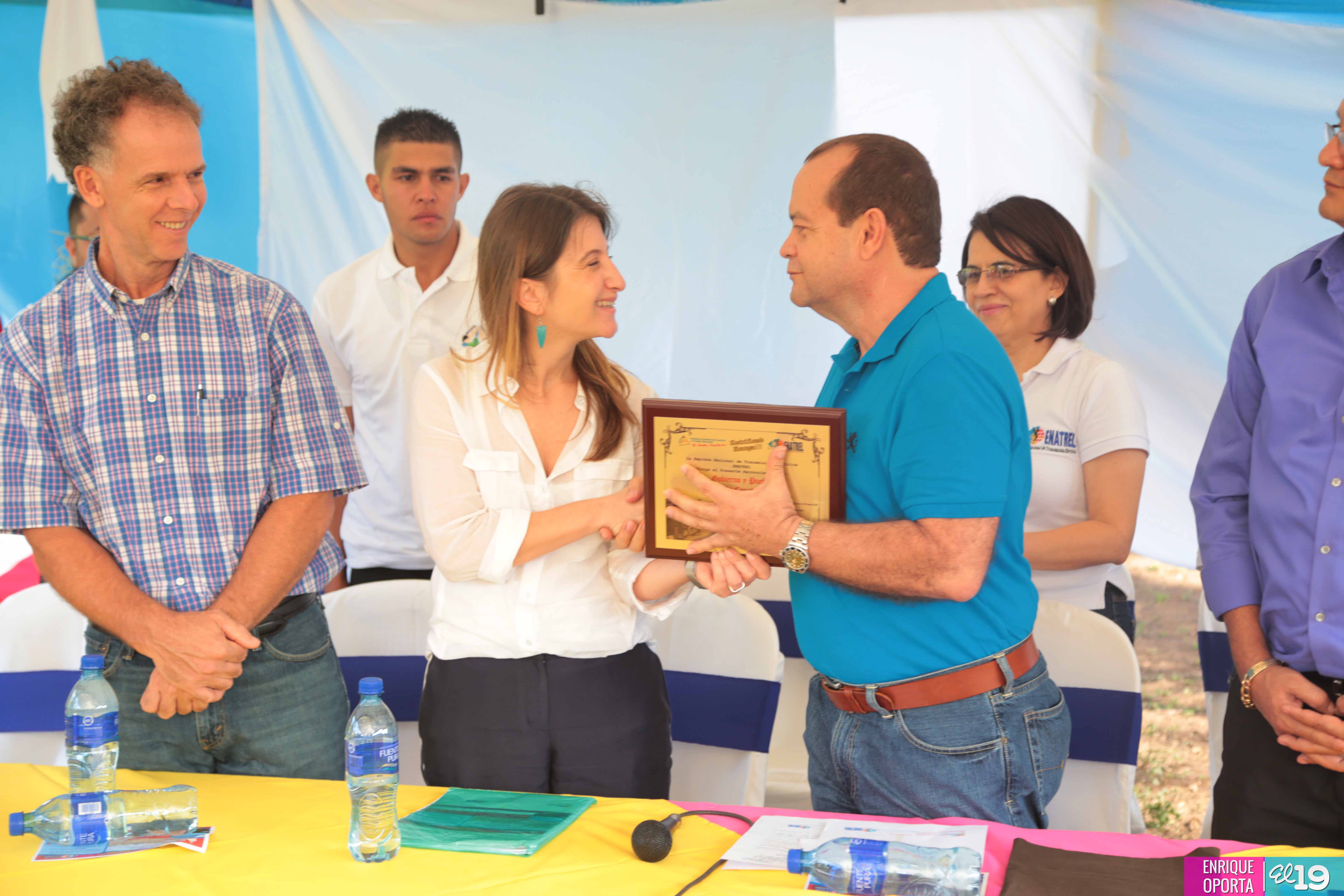 Electricidad cambia la vida a familias de Totumbla