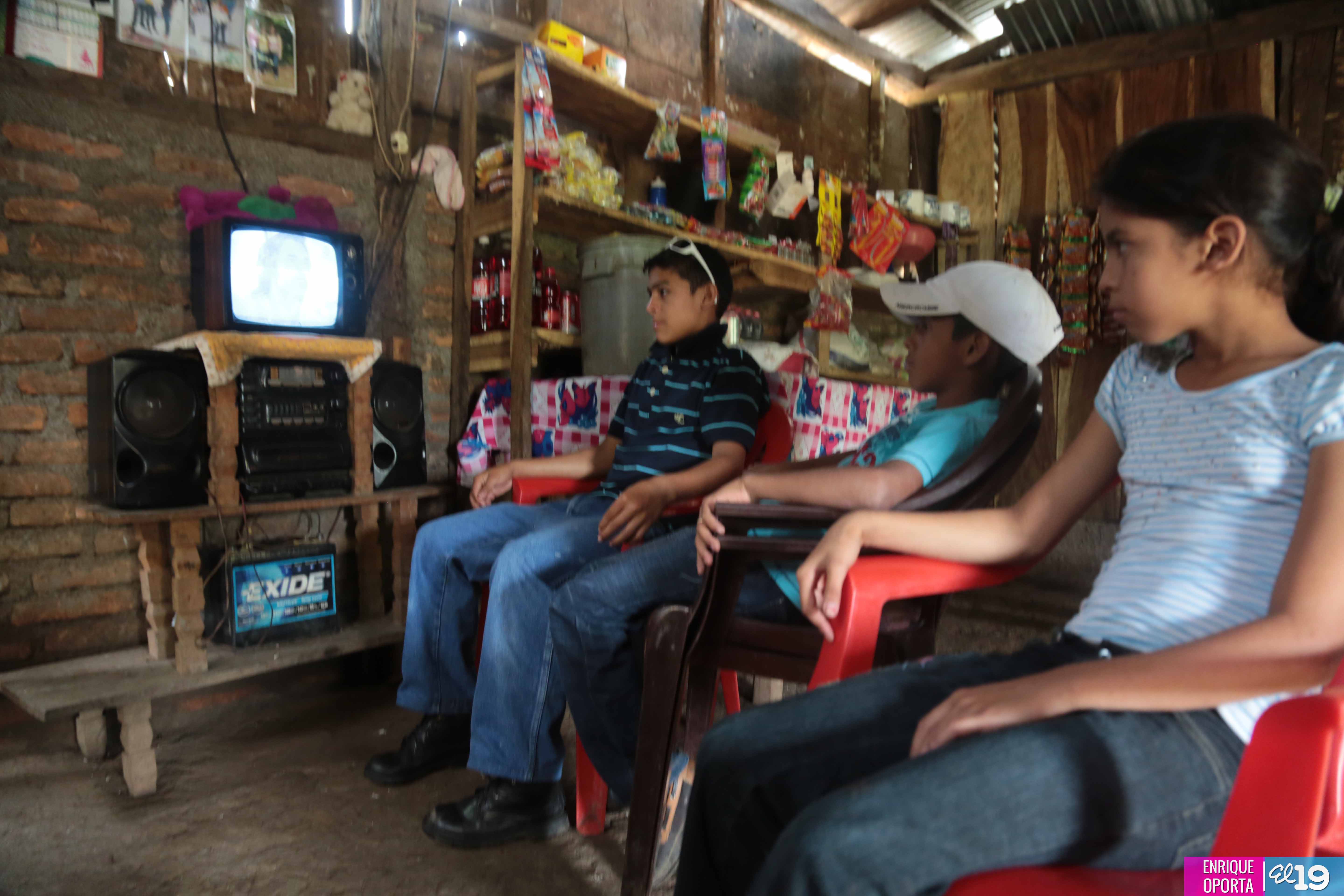 Electricidad cambia la vida a familias de Totumbla