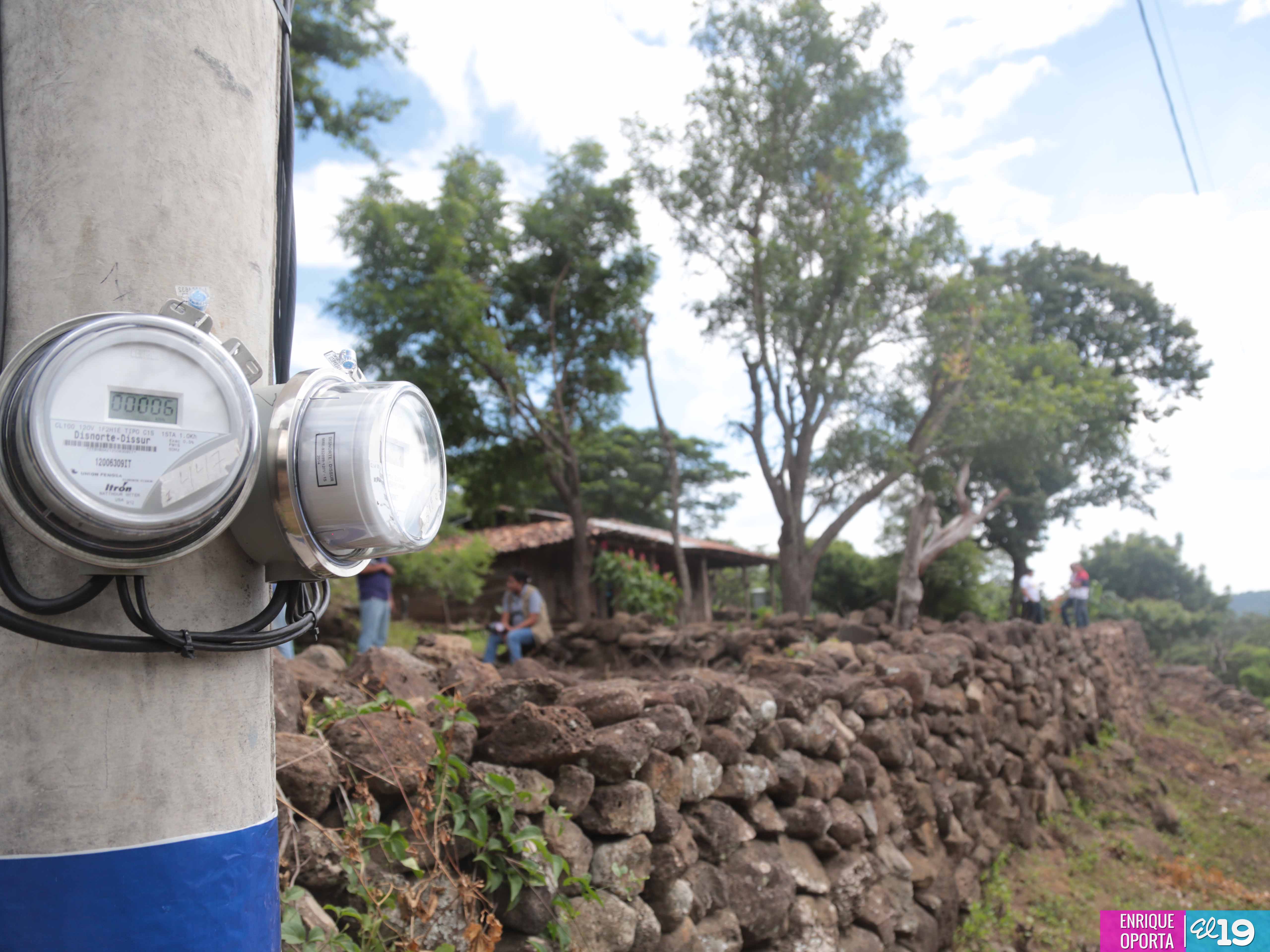Electricidad cambia la vida a familias de Totumbla