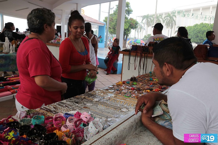 Ambiente Mariano se vive en tiangues de la Avenida Bolívar