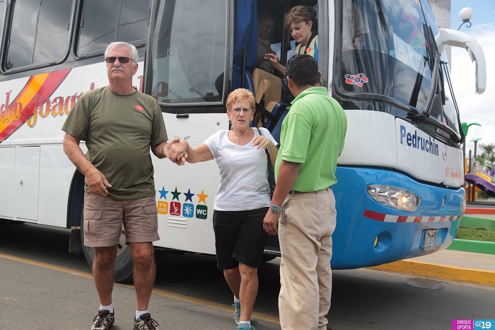 Turistas internacionales disfrutan de las bellezas de la capital