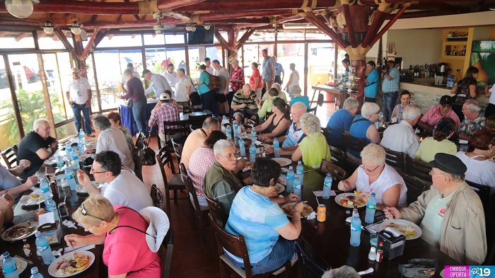 Turistas internacionales disfrutan de las bellezas de la capital