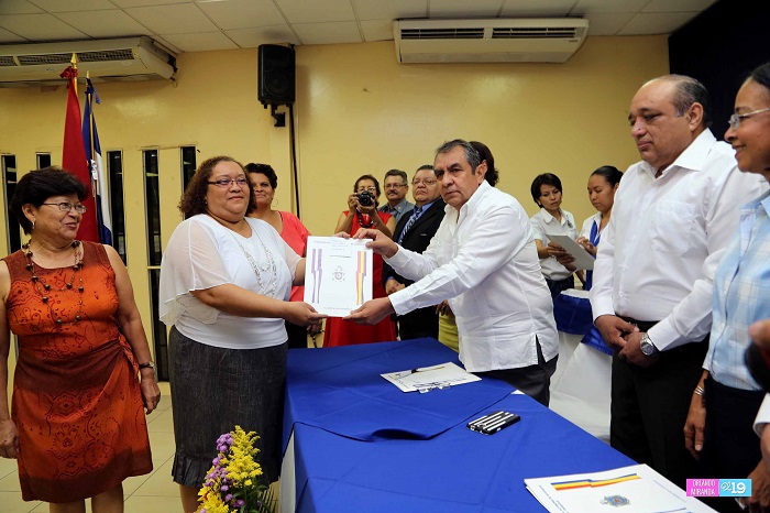 UNAN y Mined gradúan a 207 maestros en Diplomado de Calidad Educativa