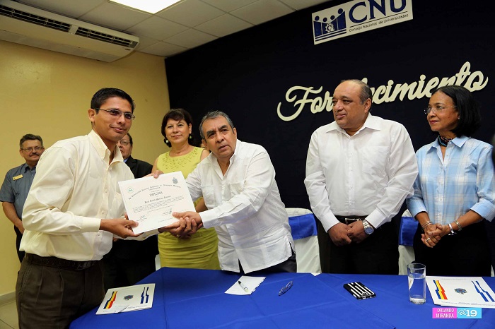UNAN y Mined gradúan a 207 maestros en Diplomado de Calidad Educativa