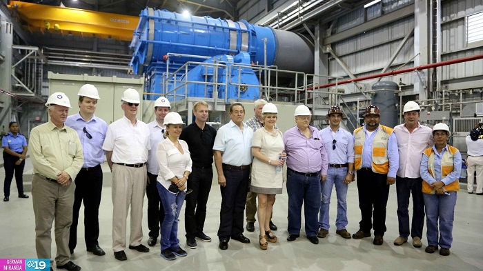 Ministra de Industria e Innovación de Islandia visita planta geotérmica Polaris Energy