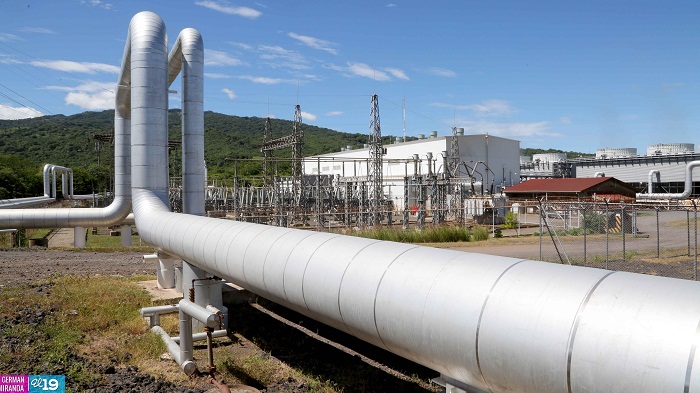 Ministra de Industria e Innovación de Islandia visita planta geotérmica Polaris Energy