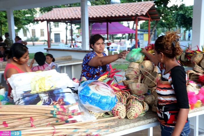 Dulces, matracas y gastronomía en los Tiangues de la Fe y Monimbó