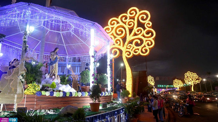 Familias disfrutan de belleza y tradición en Altares a la Santísima Virgen María
