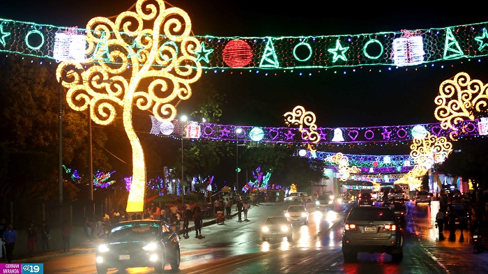 Familias disfrutan de belleza y tradición en Altares a la Santísima Virgen María